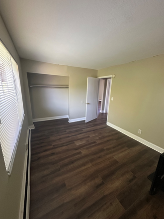 bedroom - Premier Location for all Cincinnati area students!!! Contact to work out deals on this Great Unit Apartments