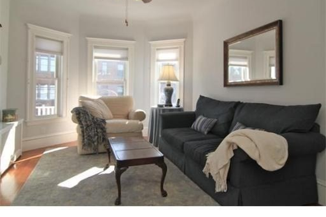 . - HUGE 5 Bed / 2 Bath w/ LAUNDRY IN UNIT! 2 Parking Spots! Available 6/1/26!! Apartments