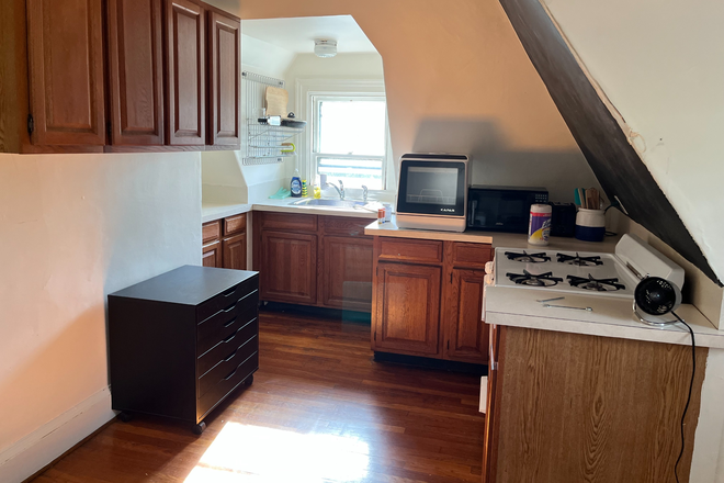 Kitchen - 7 East Manning 2 Bedroom Apartment