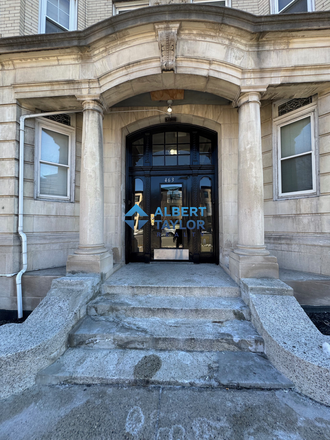 Exterior - 2 Bedroom on Park Drive! Near BU & NEU!!