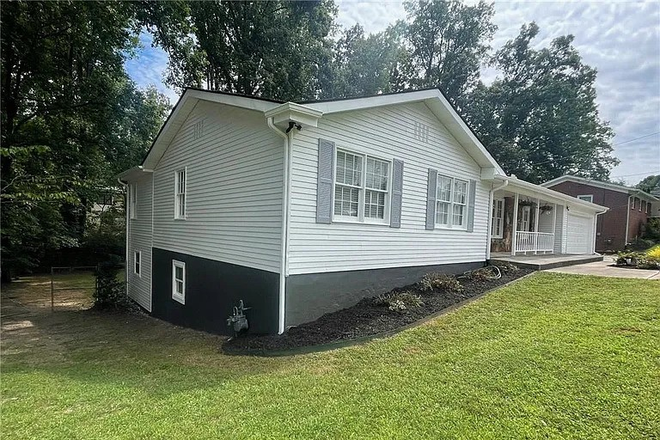 Outside Side View - Shared Housing 5 rooms 2 bath for rent House