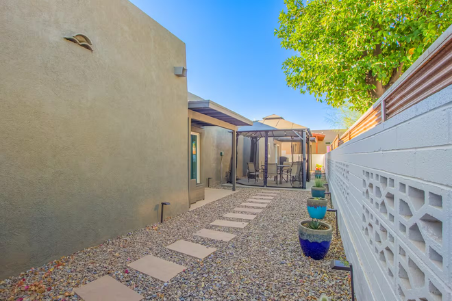 House backyard with gazebo - 3 bed 2 bath house 1 mile from Banner