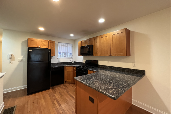 kitchen - Newly Renovated Off-Campus Student Housing Perfect for Art Students Rental