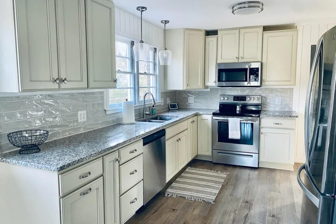 Kitchen - Walk to Wake Forest