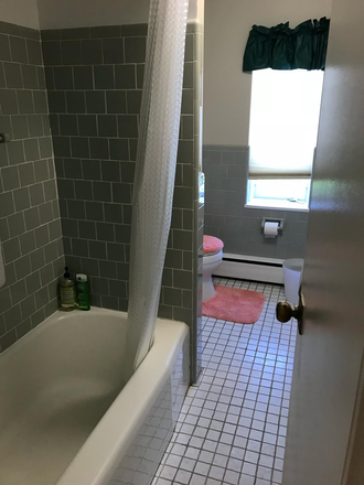 Bathroom - 5 Bedroom 2 Bathroom Apartment