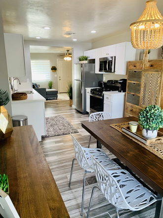 Spacious - Furnished and Remodeled only 1.5 Miles from Campus