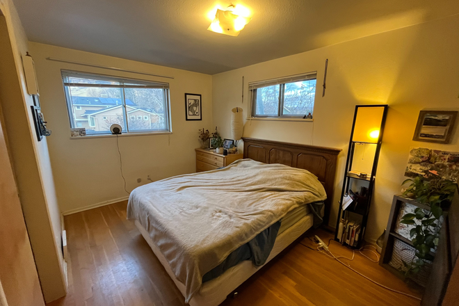 Bedroom - Looking for a Housemate for Lovely Table Mesa Home