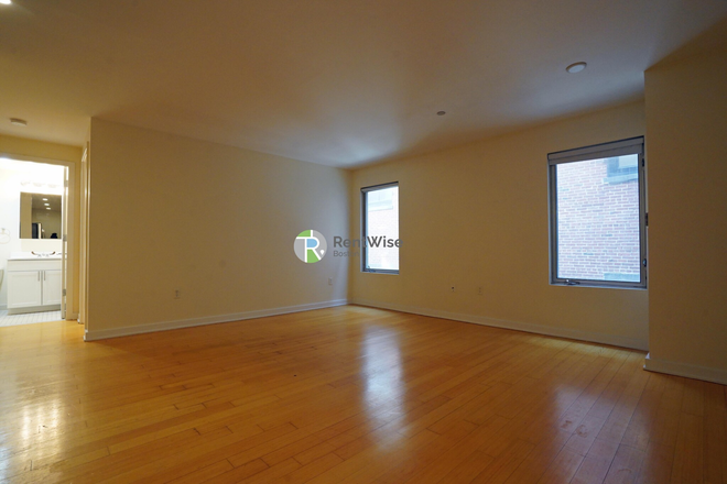 1 - JUNE/JULY/AUG/SEPT-Fantastic Chinatown Pet Friendly 1 and 2 beds. No Broker Fee! Apartments