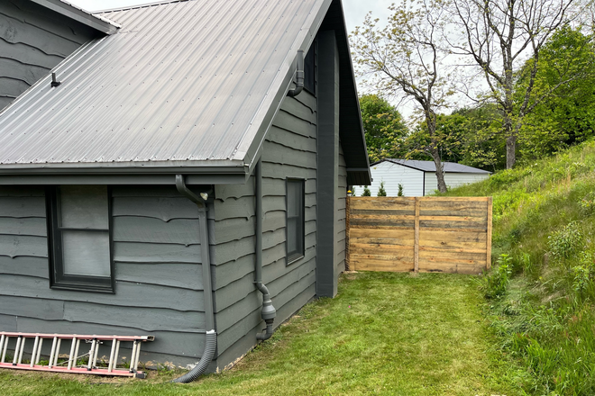 Exterior - All Inclusive Furnished 2 BDRM/2BA+Office House 1.5 miles from King Street and Appstate!