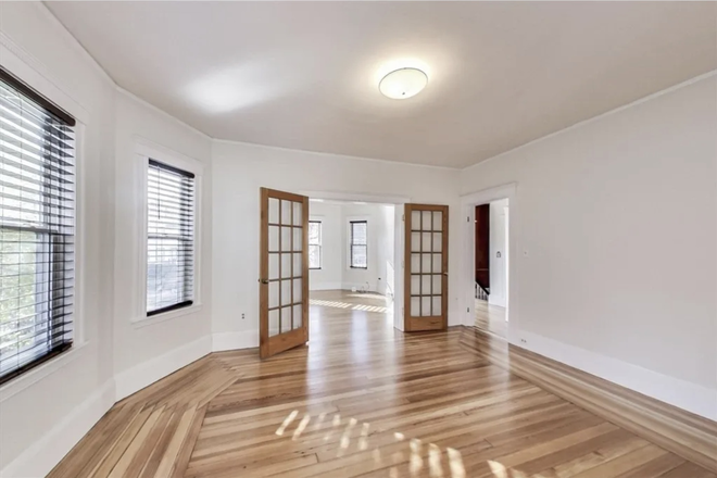 Living Room - Supersized private bedrooms in 6 bed 2 bath next to Tufts / Davis Square.