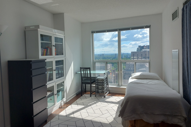Sunny east facing, high floor; no more daybed there - Room for FEMALE: BEST Location!! Prime Yorkville! $1580 All-Inc: 2-Min Subway/18-Min Walk to Campus Condo