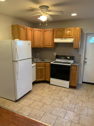 kitchen - One bedroom near Temple and Train station