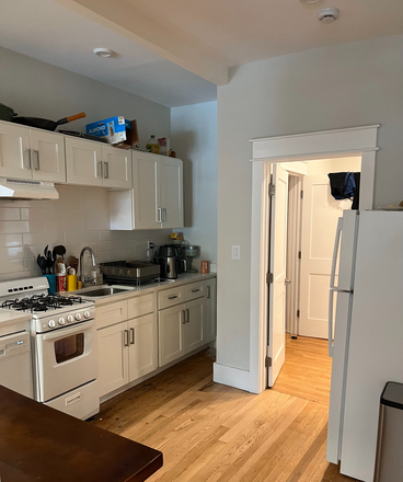 Kitchen - 1 bedroom in 2BR house - fully furnished / no fee / July-August (with a possibility of extending!)