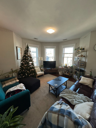 Living room - 5 Bed Available 9/1/26! *CONTACT NOAH 603-470-8181 Apartments