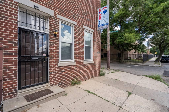 Outside Street view - 1619 Master Street Townhome