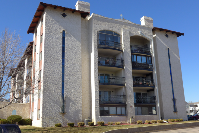 2 - AVAILABLE 8/5: 805 29th St #406 Condo