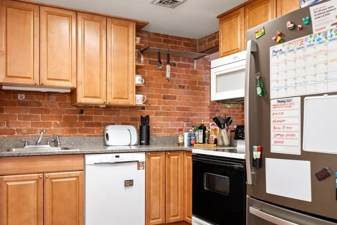 Call NOW for showings! 617-236-8600 - GAINSBOROUGH ST - MODERN 2BR/1BA IN SYMPHONY FOR *9/1/2026* W/ IN UNIT LNDRY, EXP BRICK, A/C, DW! Condo