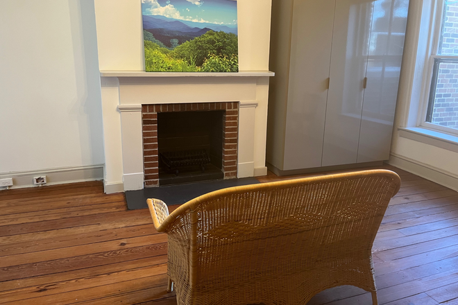 Living space - Quiet, Studio Apartment, Edgar at Linden Row. Minutes to Monroe Park & easy walk to Medical Campus.