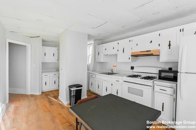 Kitchen - September 1! 4 bed off Maverick St! Apartments