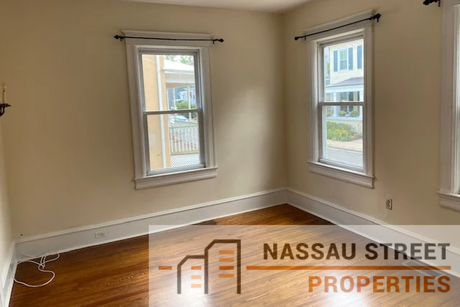 Bedroom - 1BR apt-Pine St-Princeton