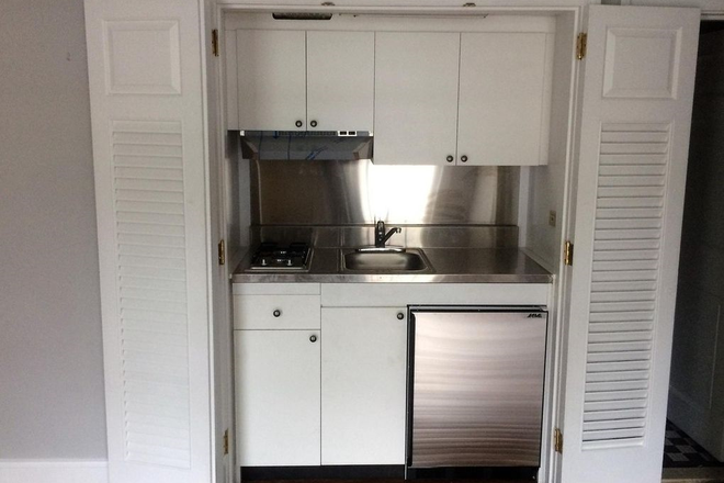 Pullman kitchen - Studio apt-Palmer Sq West-Princeton