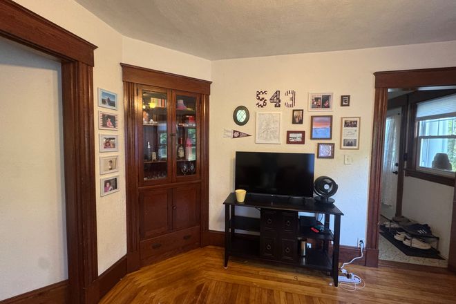 Living Room - Spring 2027 Sublease, Close to campus, Furnished House