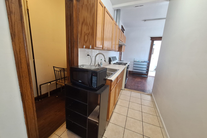 Kitchen - Looking for a female roommate for a private room in a 3b1b apartment in Bridgeport