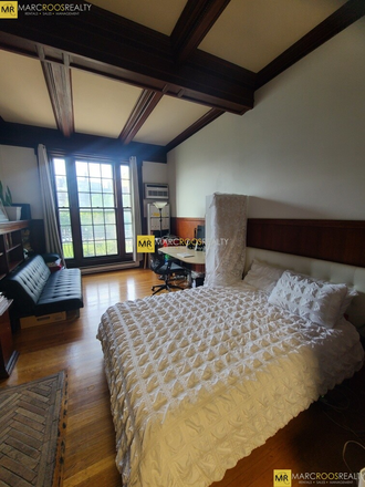x - Comm Ave Studio Kenmore Sq Apartments