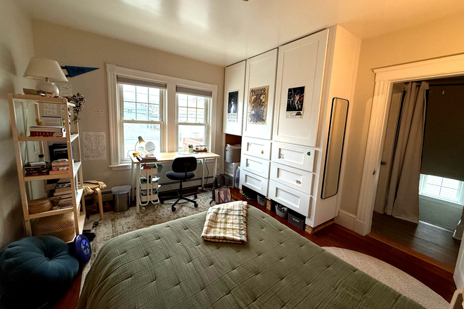Bed 1 - TUFTS UNIVERSITY! 06/01/2025 6 Bed 2 Bath - Modern and Fully Renovated. 2 Living Levels!!