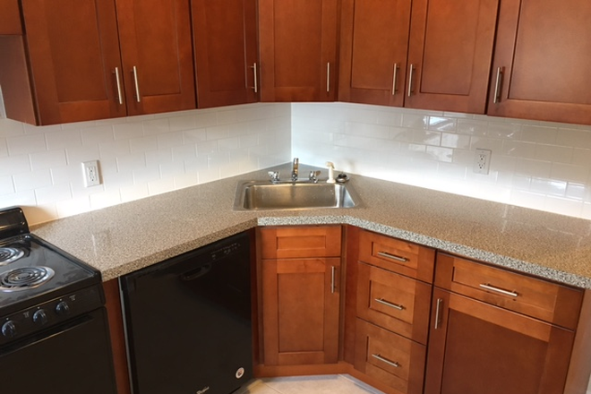 Hub Realty - Separate entrance to large 2 bedroom, renovated kitchen and bathroom Apartments