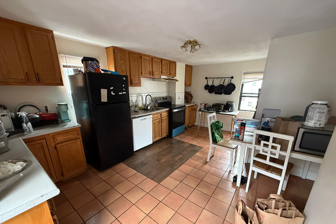 Call NOW for showings! 617-236-8600 - ALLSTON ST - HUGE 2 FLR DUPLEX 5BR AVAIL *9/1/2026* W/ LNDRY IN BLDNG, 2 BATHS, EIK, DW NEAR MBTA B! Apartments