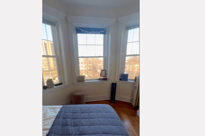 Visit hubrealtyproperties.com - Huge front 2 bedroom with renovated kitchen, nearby to take walks on the reservoir Apartments