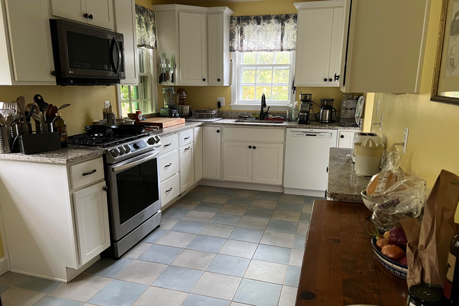 Kitchen - Charming house in Silver Spring, Summer Rental +