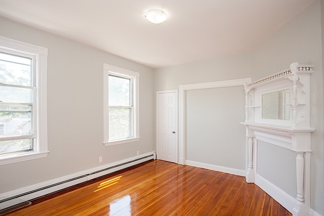 Call NOW for showings! 617-236-8550 - COLUMBIA ST - *NO FEE* SPLIT 3BR/1BA FOR 4 PPL AVAIL *9/1/2026* W/ H&HW INC, LNDRY IN BLDNG, EIK, DW Apartments