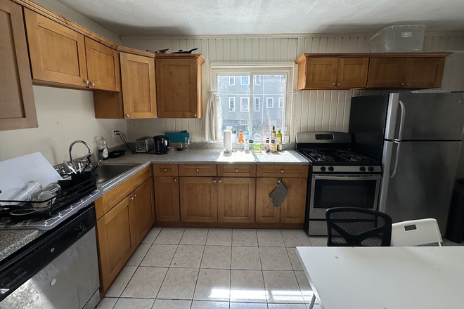 Call NOW for showings! 617-236-8600 - BOSTON AVE - *NO FEE* FLOOR THRU 4BR/1BA NEAR TUFTS FOR *9/1/2026* W/ LNDRY IN BLDNG, EIK, DW, YARD! Apartments