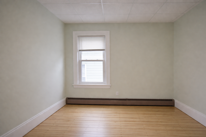 2nd Floor 2nd Bedroom - 6BR / 2BA Quiet Fox East Side Providence Apartment