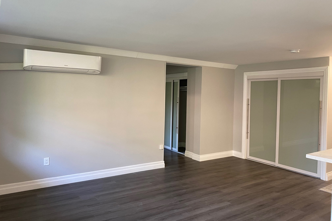 Bedroom - 34 Walmer Rd. ONE bedroom available immediately within walking distance to UFT -Call now won't last Apartments