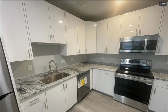 - - Close to Campus!! New Construction! 1 bed w/ modern kitchen & Laundry in Building Apartments