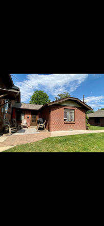 Front - 2 Bedroom Mother-In-Law unit w/ Laundry On Site Duplex