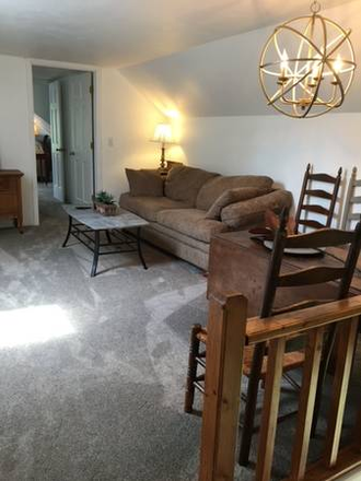 living room - Very close to campus, private, 1 bedroom. View of Lake Erie House