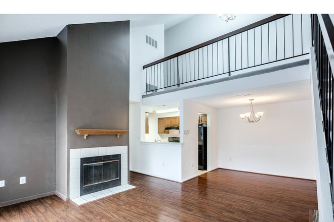 Loft - Semi-furnished loft for female-Tamarron Dr-Plainsboro
