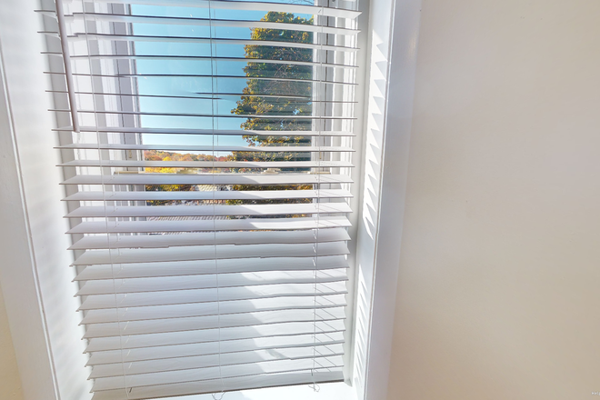 visit hubrealtyproperties.com - Spacious 2 bedroom on lovely side street, in Brookline Apartments