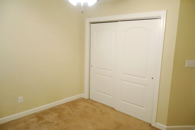 Bedroom - Great Townhome, On ODU Campus