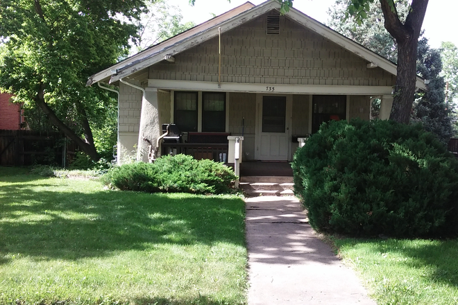 Buildinbg front - Cute room on the hill close to CU campus (University Hill)