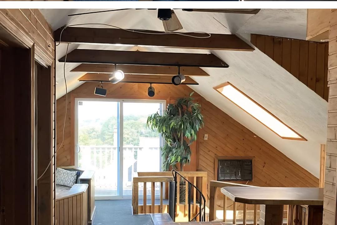 Upstairs - 15 Radnor Rd, Close to Campus, Fall Sublet