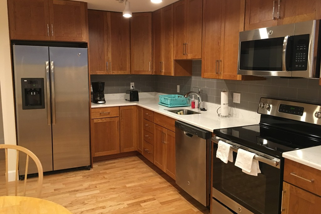 kitchen - LOCATION!! Renovated 6 Bed / 5.5 Bath w/ LAUNDRY IN UNIT!! Avail. 9/1/25!!