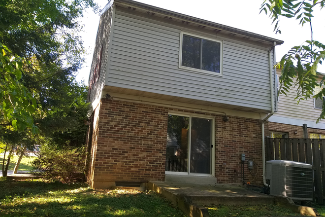 Rear view - 5 Bedroom House or by room: Great Neighborhood, Great House, Convenient Location