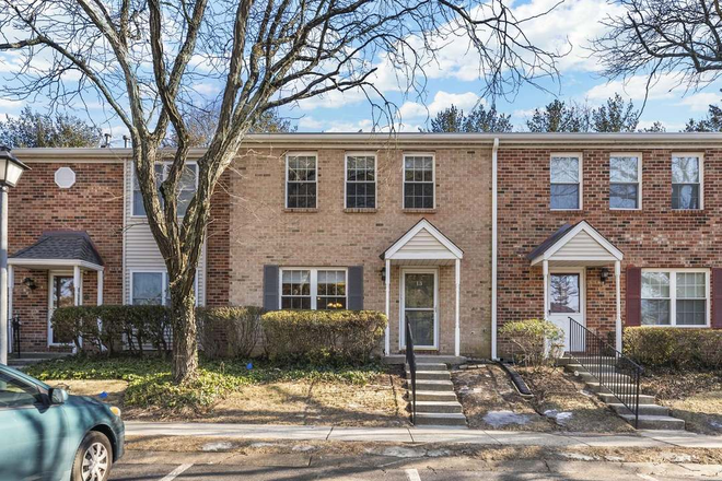 Outside View. Go to listing link for home pictures - Rooms in thome for PU affiliate-Pagoda Ct-Lawrenceville
