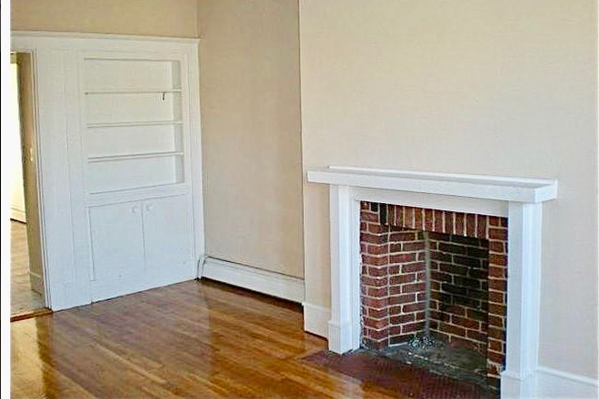 Call NOW for showings! 617-236-8550 - COMM AVE - *NO FEE* MODERN X-LRG 5BR/1BA FOR *9/1/2026* W/ HW INC, LNDRY IN BLDBG, EIK, DW, DECK! Apartments