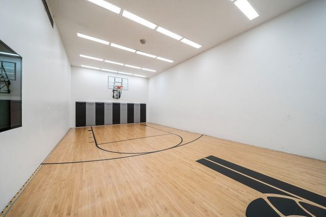 Basketball Court - Apartment in the Heart of Loop